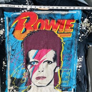 David Bowie T-shirt. ⚡️🎸 🤘🏻⚡️So cool. Never worn.